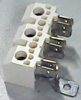 Клемма присоединение плоский штекер 6,3 мм 3-полярн.